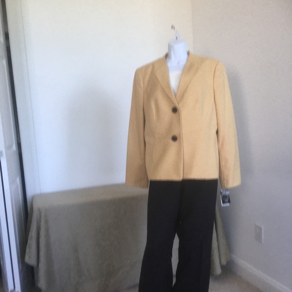Tan lined jacket - Picture 2 of 4